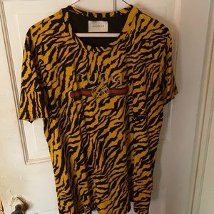 Gucci shirt 2x (fits like 1x)